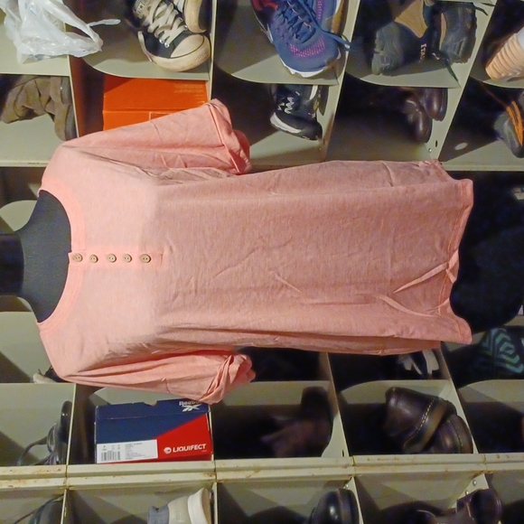 Tops - New Coral short-sleeved top
